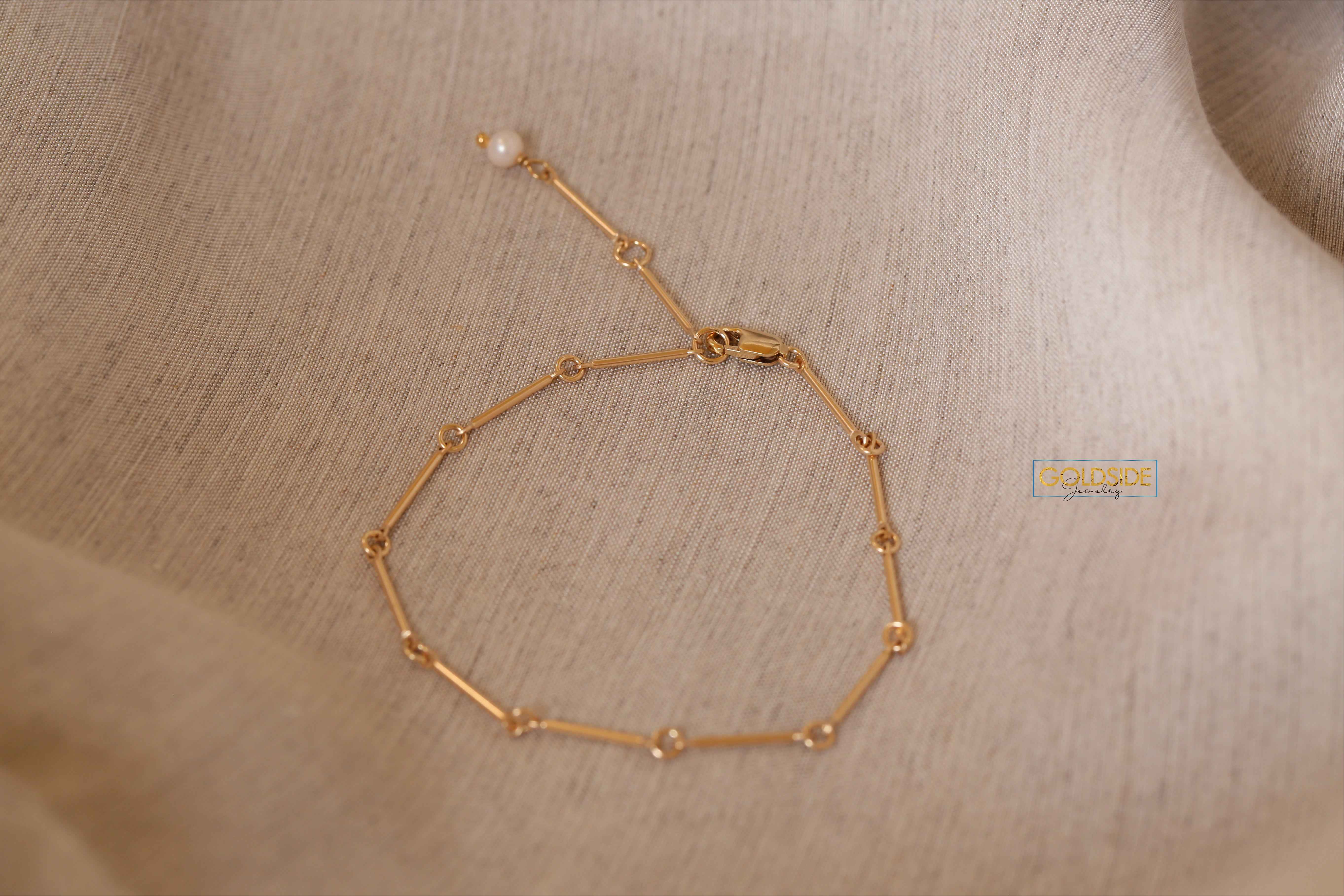 Extended Bracelet With a Pearl
