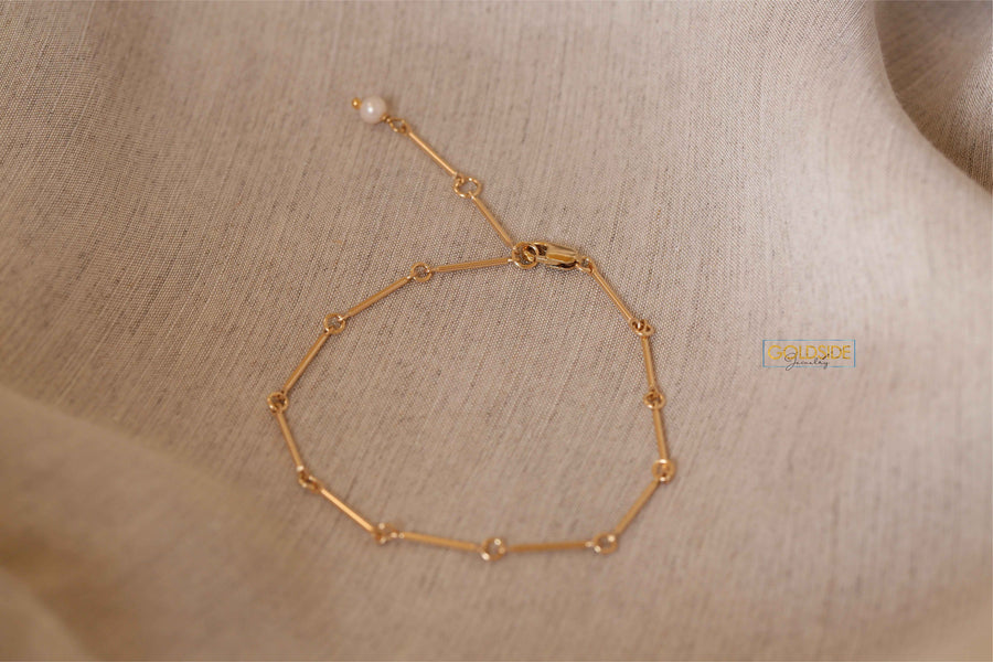 Extended Bracelet With a Pearl